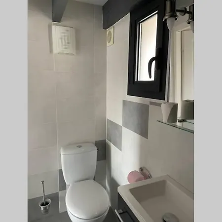 Joli Avec Terrasse Privee * Junas