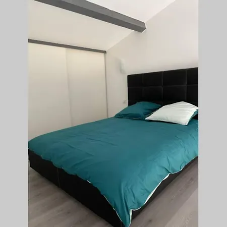 Joli Avec Terrasse Privee Junas