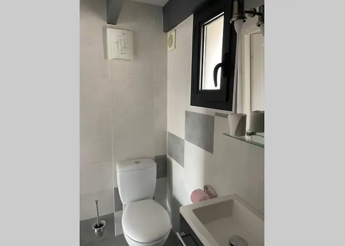 Joli Avec Terrasse Privee * Junas